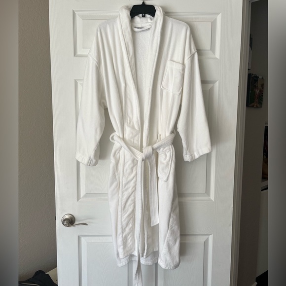 Alpine Swiss White Robe - Picture 3 of 12